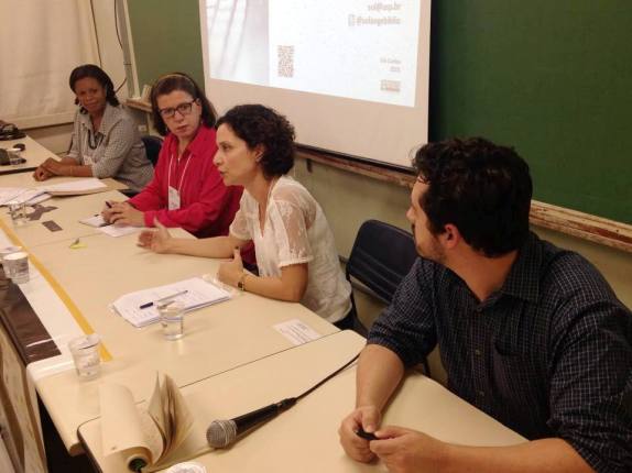 Solange Santana, Silvia Galleti, Roberta Cerqueira e Atila Iamarino discutem a divulgação em redes sociais. Credito de imagem: Germana Barata